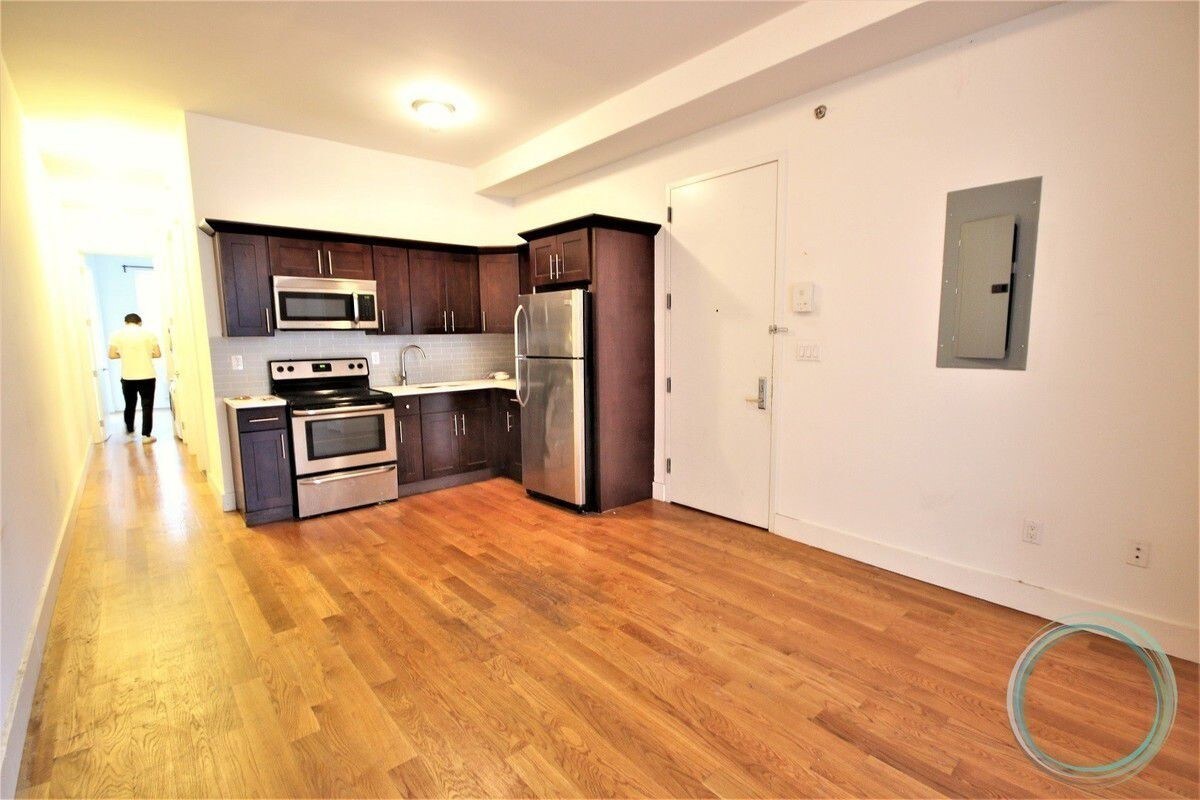 Primary Photo - 26 Meserole St