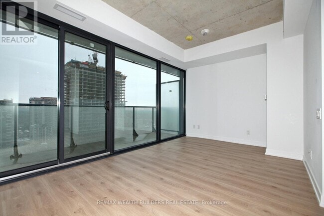 Building Photo - 161-2161 Roehampton Ave