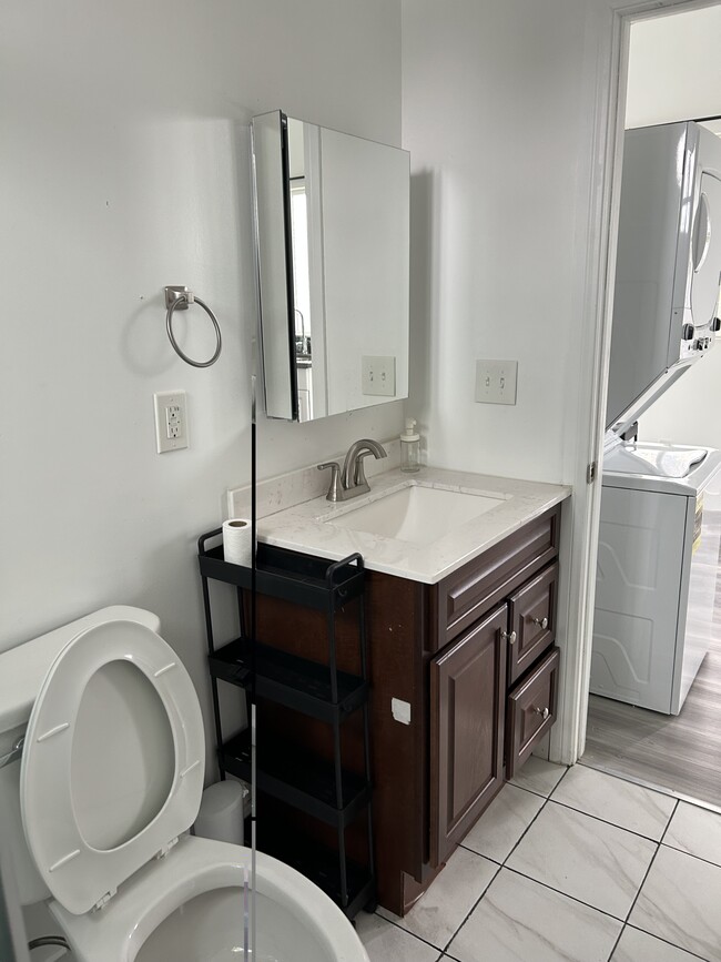 Foto del edificio - 5437 Clybourn Ave