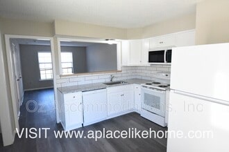 Building Photo - 912 S Edgebrook Ln