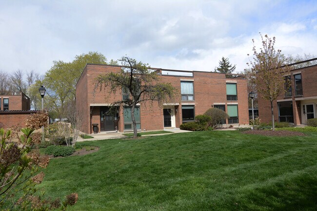 Building Photo - 11 Willow Tree Ct