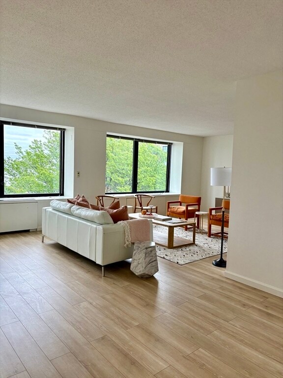 Foto principal - 65 E India Row