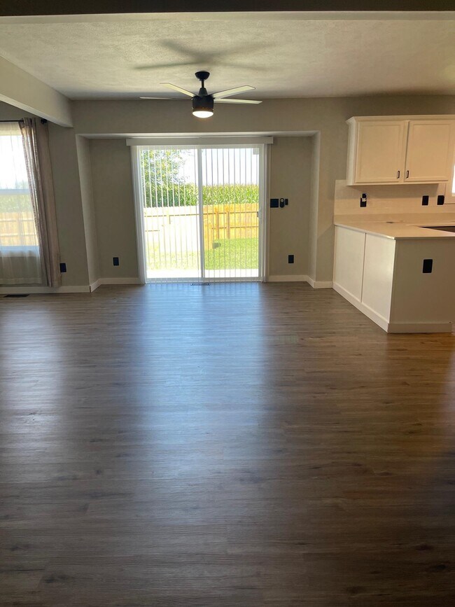 Foto del edificio - 440 Sherman Ln
