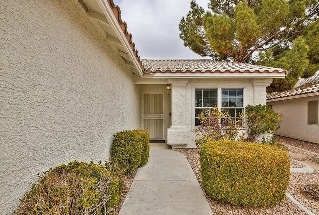 Foto del edificio - 4932 Cedar Lawn Way
