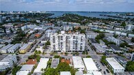 Foto principal - 7850 Byron Ave