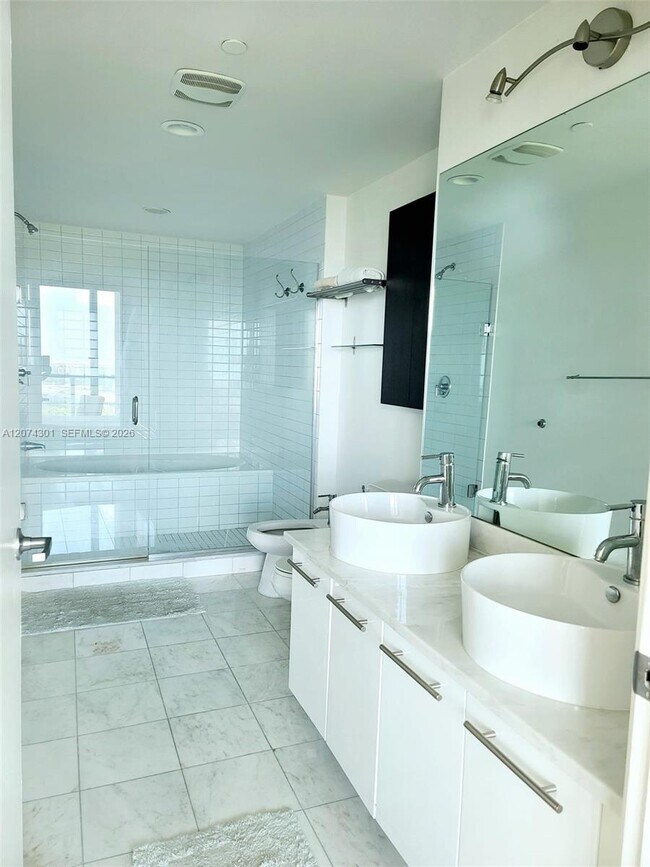 Foto del edificio - 888 Biscayne Blvd