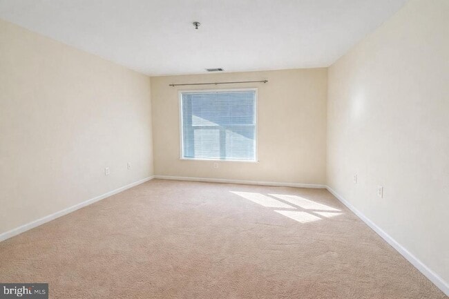 Foto del edificio - 5575 Seminary Rd