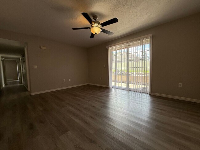 Foto del edificio - Spacious 3-Bedroom Condo in Orem!