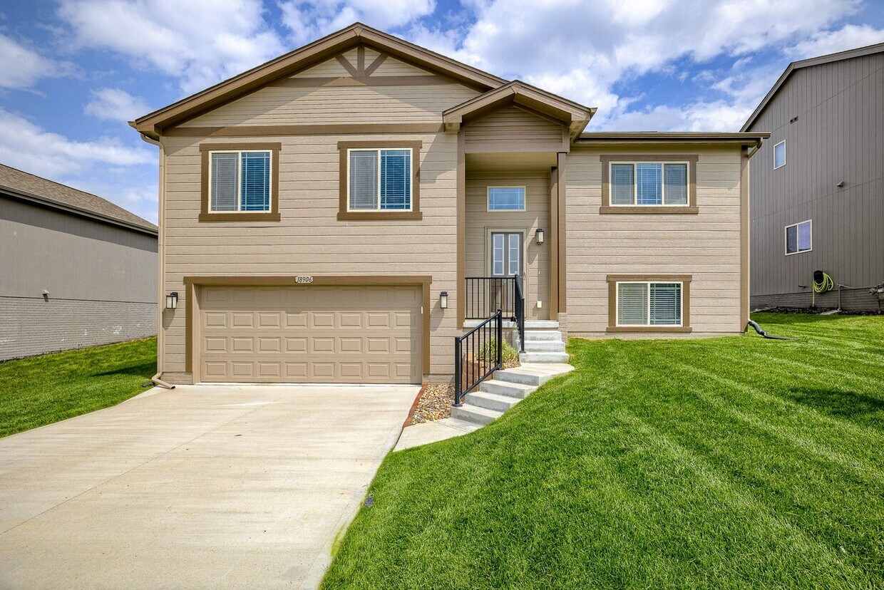 Primary Photo - Must See In Whitetail Creek!!