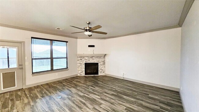 Foto del edificio - 2409 Fallview Dr
