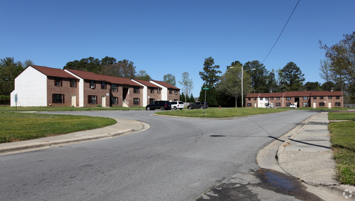 Building Photo - Redwood Apartments