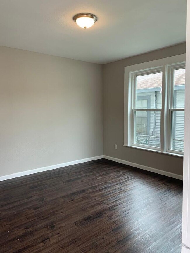 Foto del edificio - 211 E Sterling Ave
