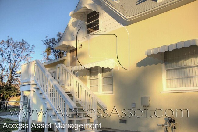 Building Photo - 207 E Graham Ave