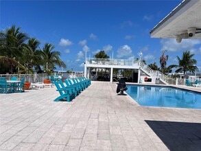 Building Photo - 325 Calusa St