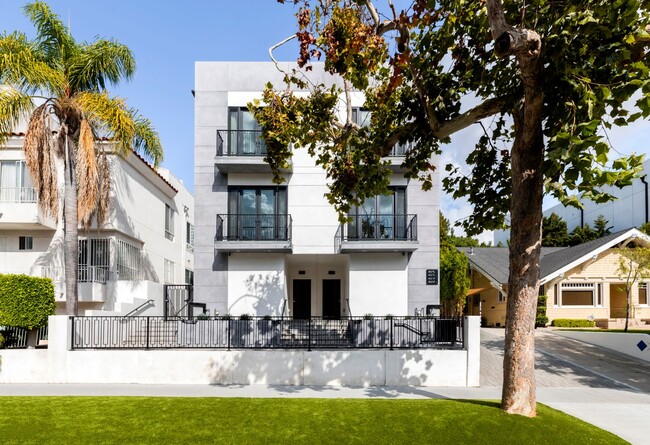 Foto del edificio - 4815 Elmwood Ave