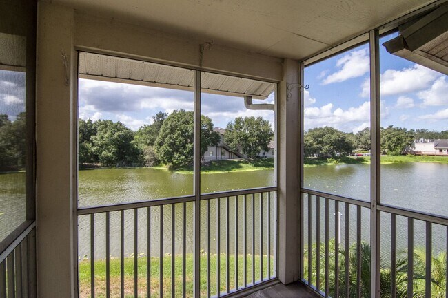 Foto del edificio - 221 Lake Brook Cir