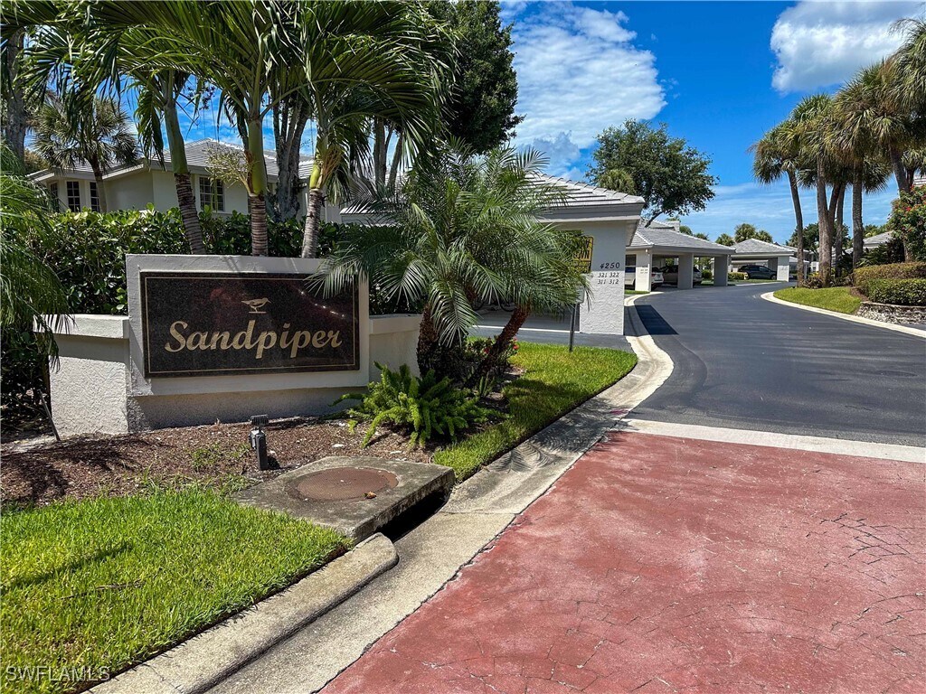 Foto principal - 4240 Lake Forest Dr