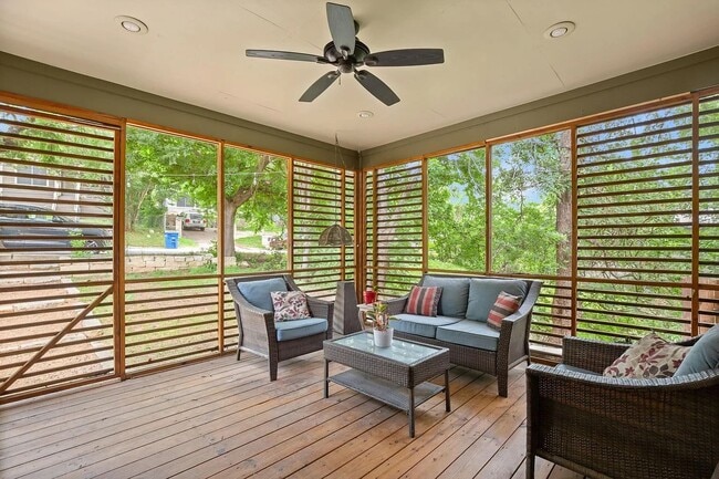 Building Photo - 2111 E 8th St