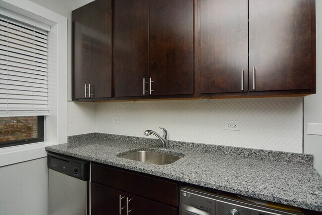 Foto del edificio - 1133 Maple Ave