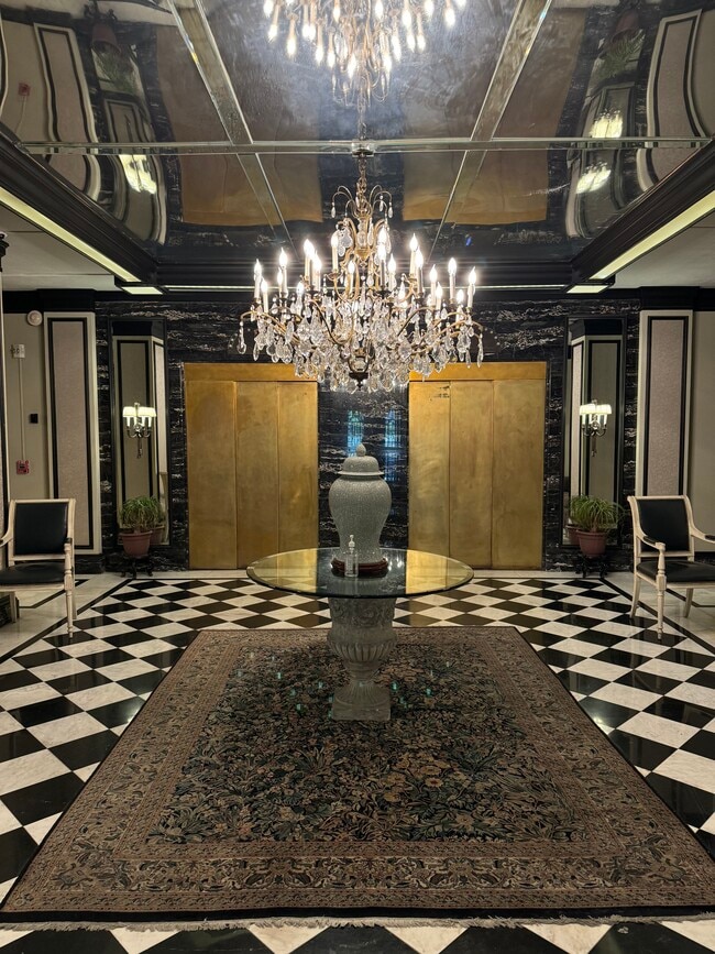 Lobby - 29 S State St
