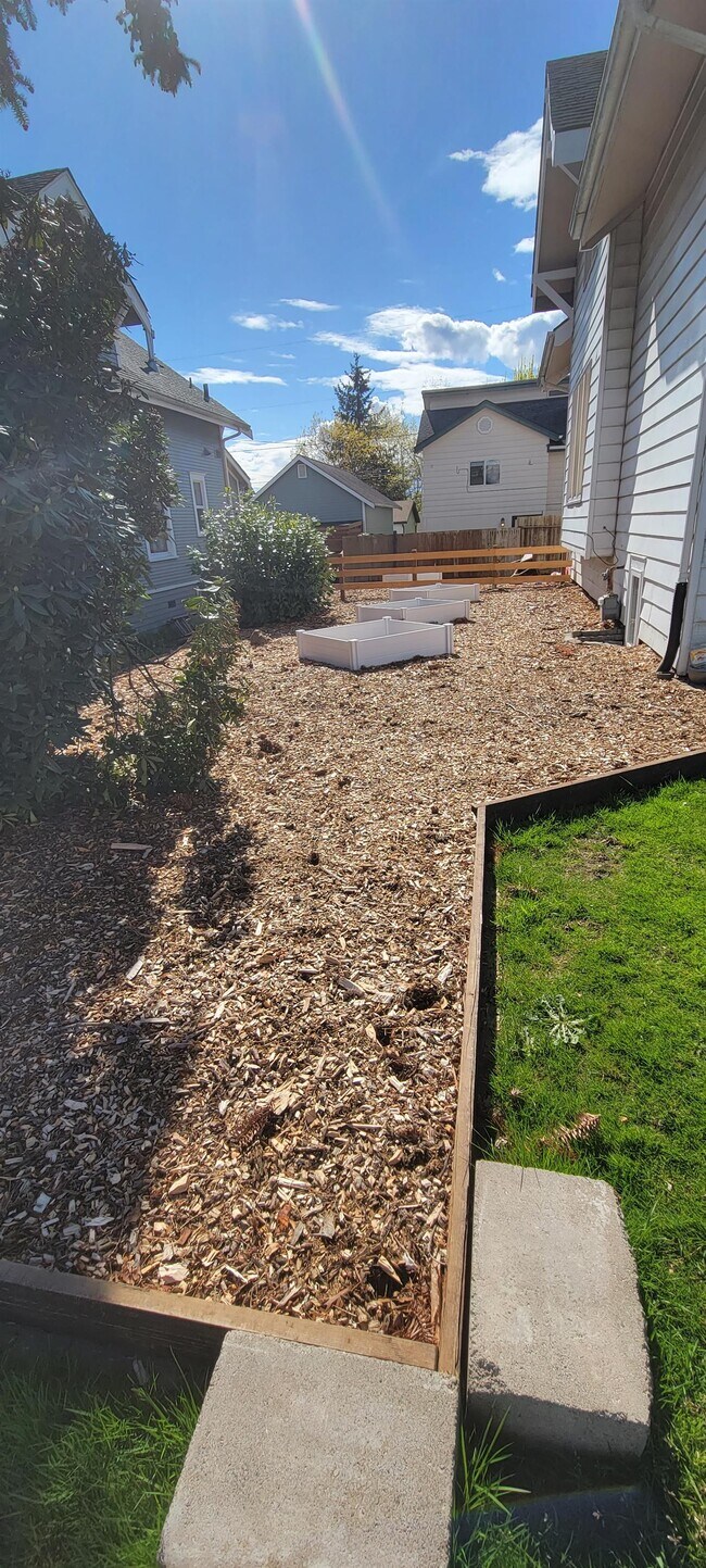 2124 Rainier Ave Unit 1, Everett, WA 98201 Apartment for Rent in