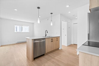 Building Photo - 9809-9153 153 St NW