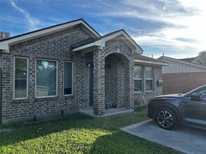 Building Photo - 2738 Yale St