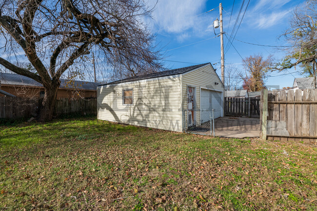 Building Photo - 1047 S Glenn St