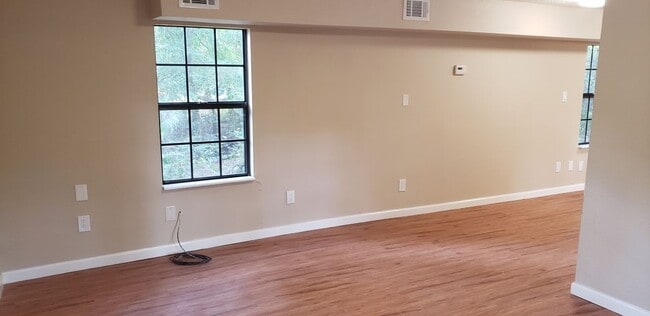 Building Photo - 15906 Longneck Dr