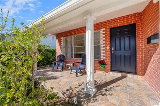 Building Photo - 232 SE 6th St