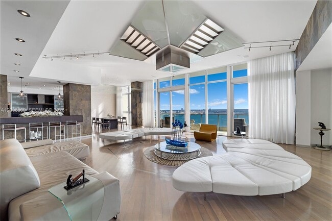 Building Photo - 1331 Brickell Bay Dr