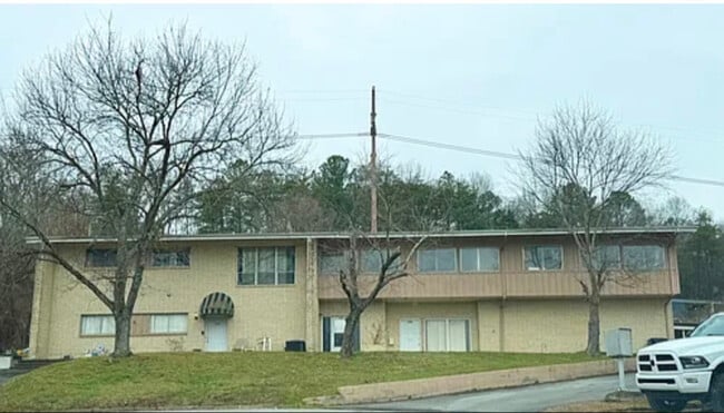 Building Photo - 3400 Betty Ln