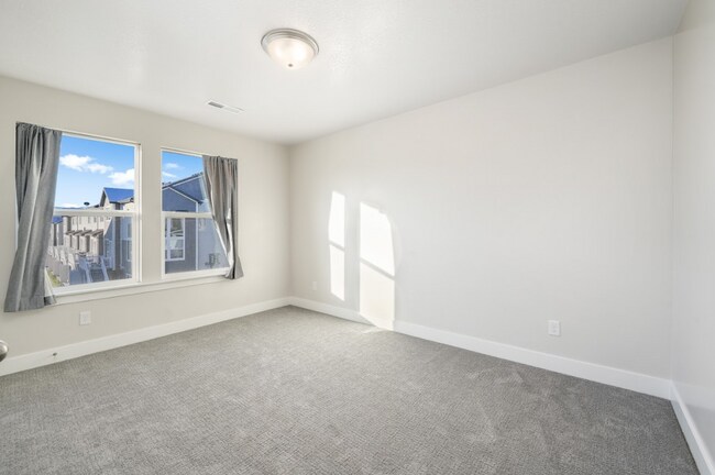 Foto del edificio - 1051 N Freeman Dr