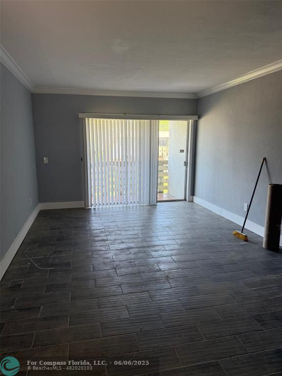 Foto del edificio - 941 NE 169th St