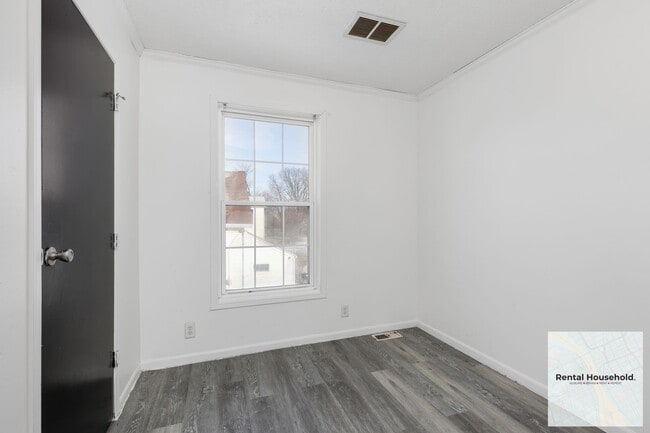 Building Photo - Completely Redone 3 Bed 1.5 Bath Rental!