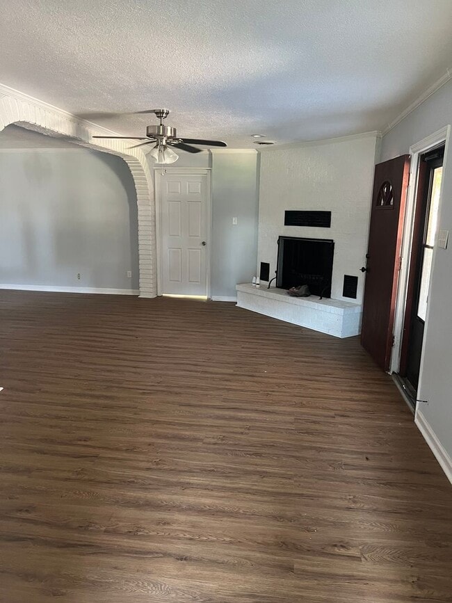 Building Photo - 1225 Augusta Dr