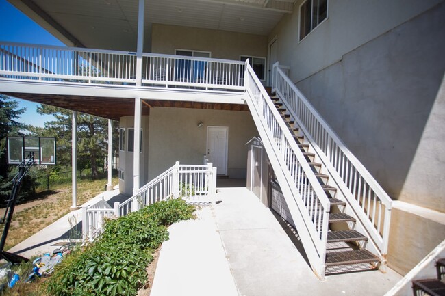 Entrance to this level of the house. - 1364 Northridge Dr