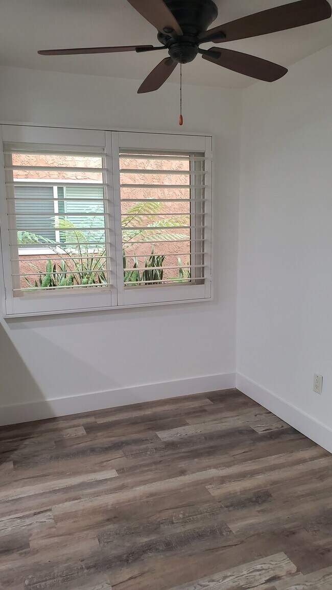 Foto del edificio - 6600 Warner Ave