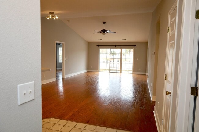 Building Photo - 698 Pepperbush Dr