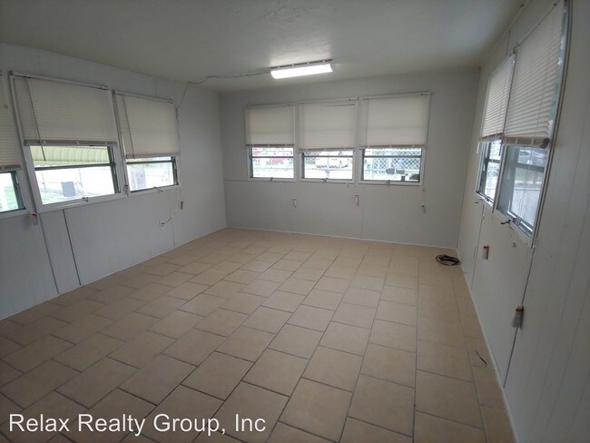 Building Photo - 2 br, 1 bath  - 17 Rosewood