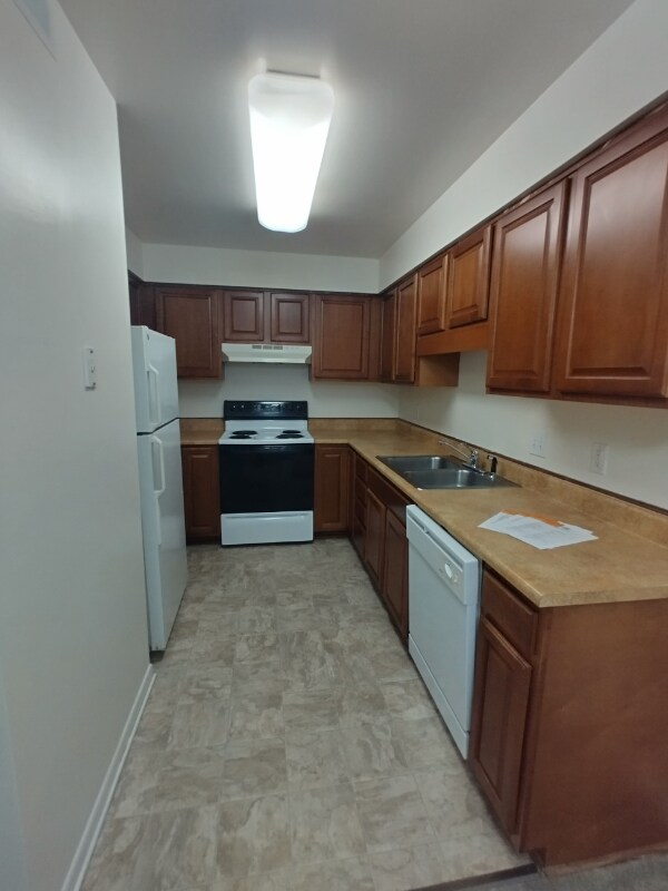 Foto del edificio - 600 Reusens Rd