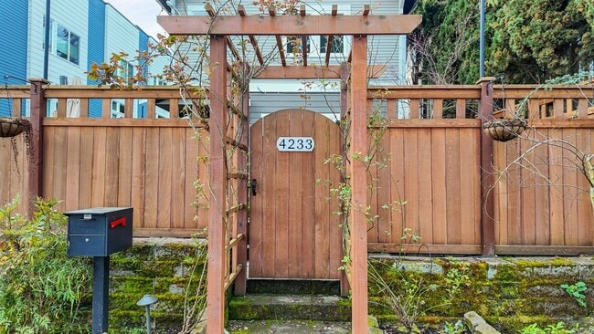 Building Photo - 4233 S Lucile St