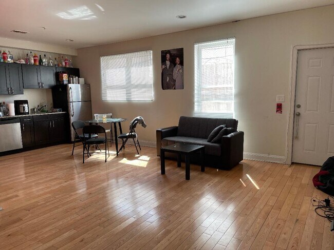 Foto del edificio - 4130 Chester Ave