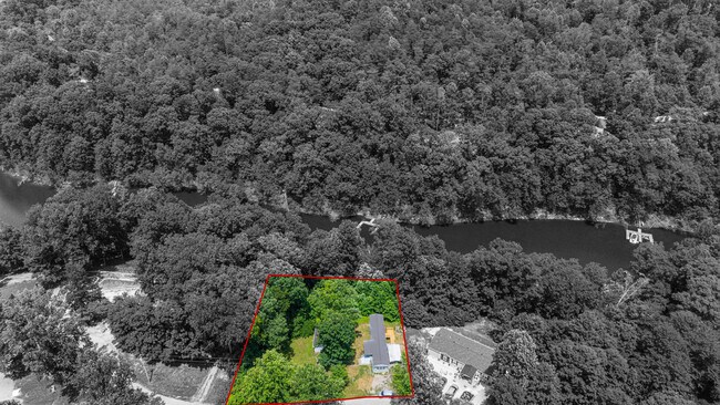 Foto del edificio - 220 Lakeshore Dr