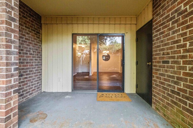 Foto del edificio - 1212 Schaub Dr