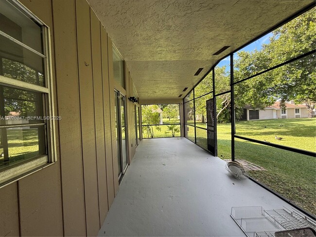 Foto del edificio - 15749 Woodgate Ct