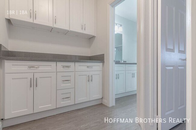 Foto del edificio - 8121 Langdon Ave