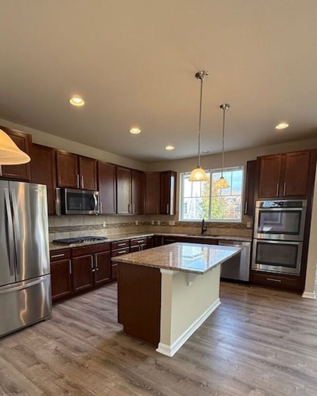 Building Photo - Gorgeous 4 Bedroom + office + loft in Boul...