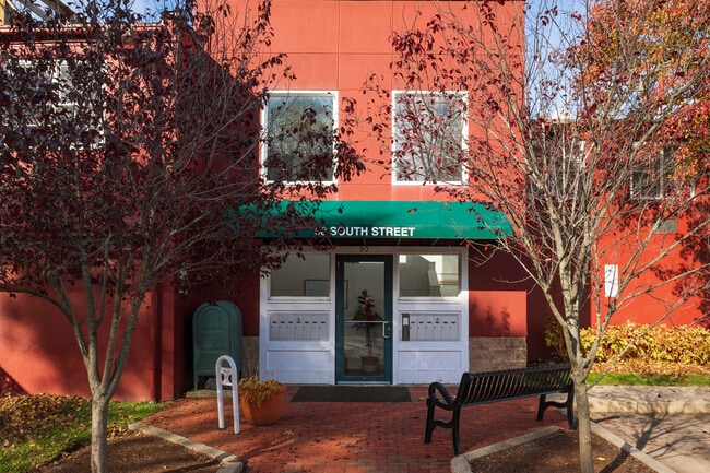 Building Photo - 86-98 South St