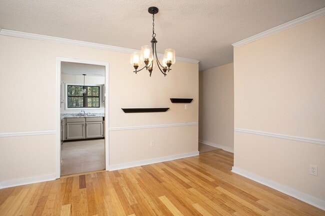 Building Photo - 3 bedroom, 2.5 bath townhome in GREAT Durh...